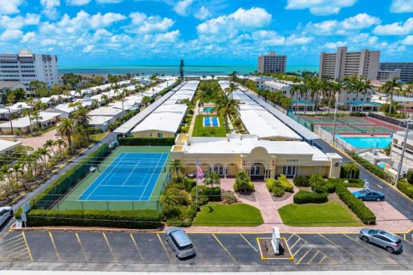 aerial view of Casa Mar grounds in Siesta Key